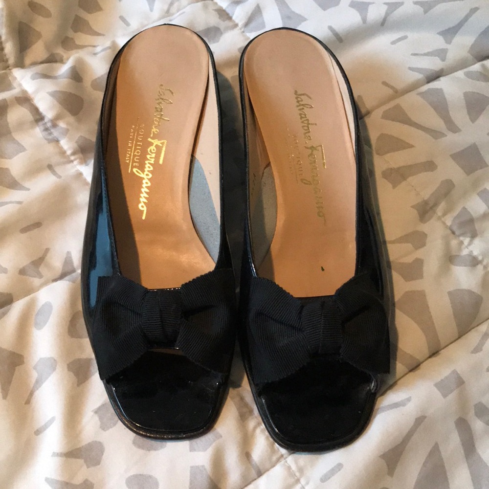 Salvatore Ferragamo Black Heel (price negotiable)